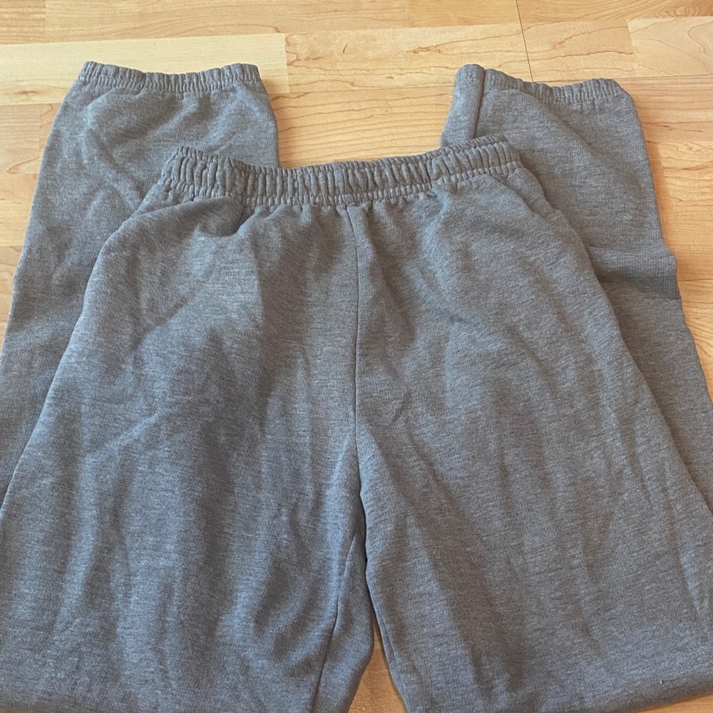 Women's junior size small Classic Gray Joggers with pockets
